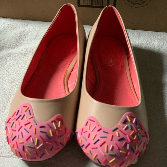 RARE! Shoe Bakery Strawberry Jimmy Flats With Sprinkle Detail - Picture 1 of 5